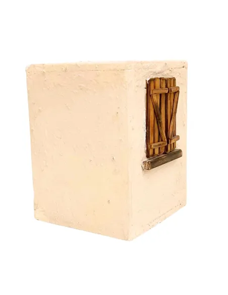 Donna Landi che apre e chiude finestra in movimento 10 cm