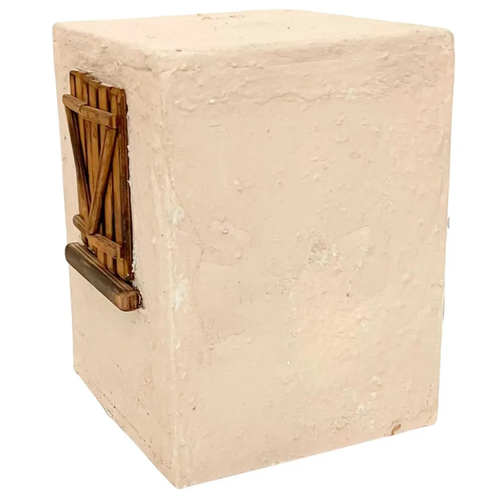 Donna Landi che apre e chiude finestra in movimento 10 cm