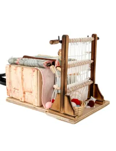 Animated 10 cm Landi Woman at a Vertical Loom 2