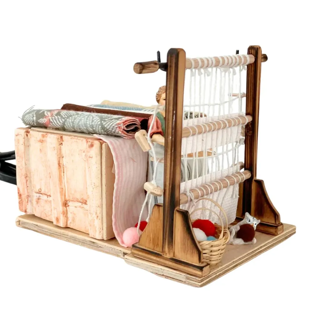 Animated 10 cm Landi Woman at a Vertical Loom