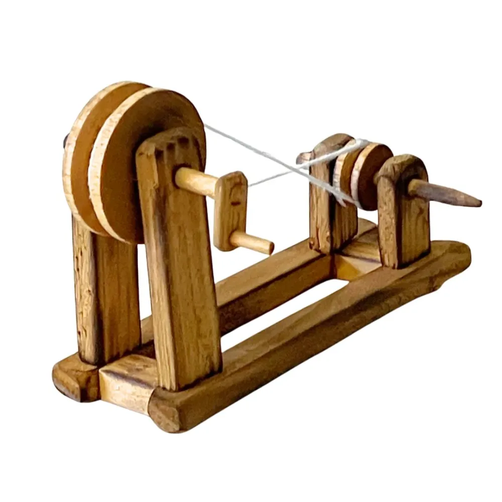 Wooden spinning wheel for 10 cm nativity figures