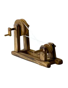 Wooden spinning wheel for 12-15 cm nativity figures. 2