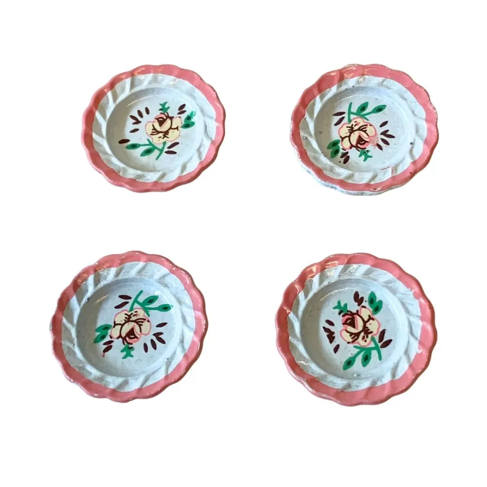 Set of 4 Decorative Faux Porcelain Plates for 15 cm Nativity Figures