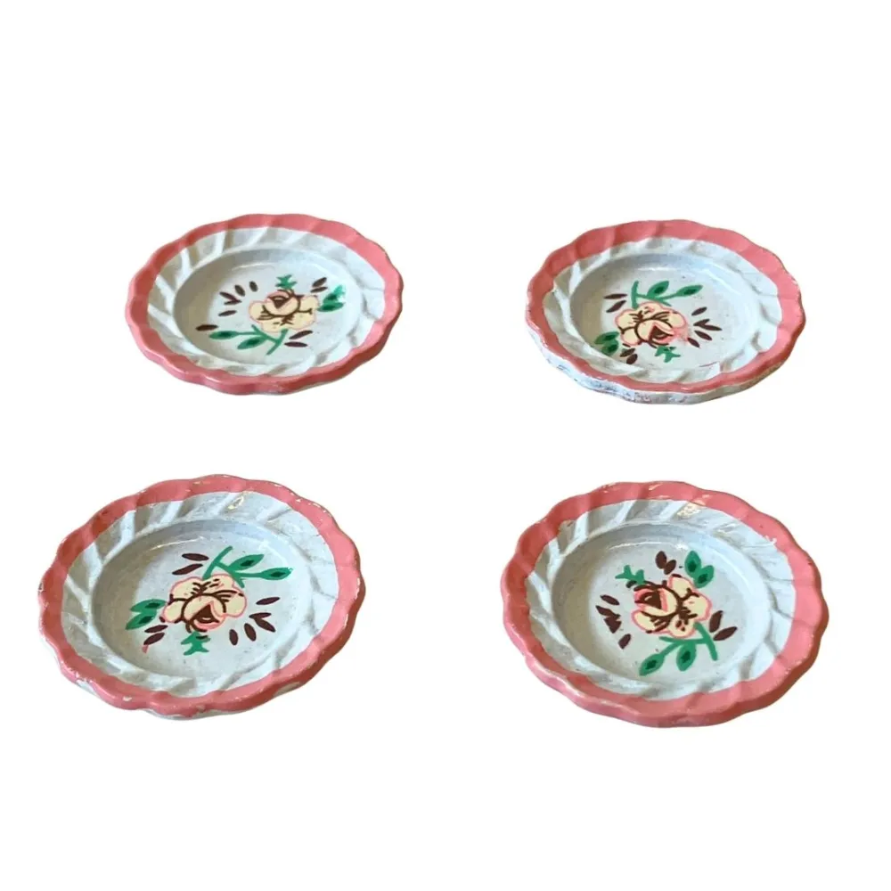 Set of 4 Decorative Faux Porcelain Plates for 15 cm Nativity Figures