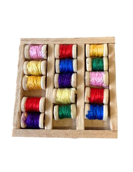 Wooden Box with Thread Spools for 10–12 cm Nativity Figures