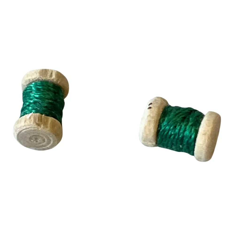 Wooden Box with Thread Spools for 10–12 cm Nativity Figures