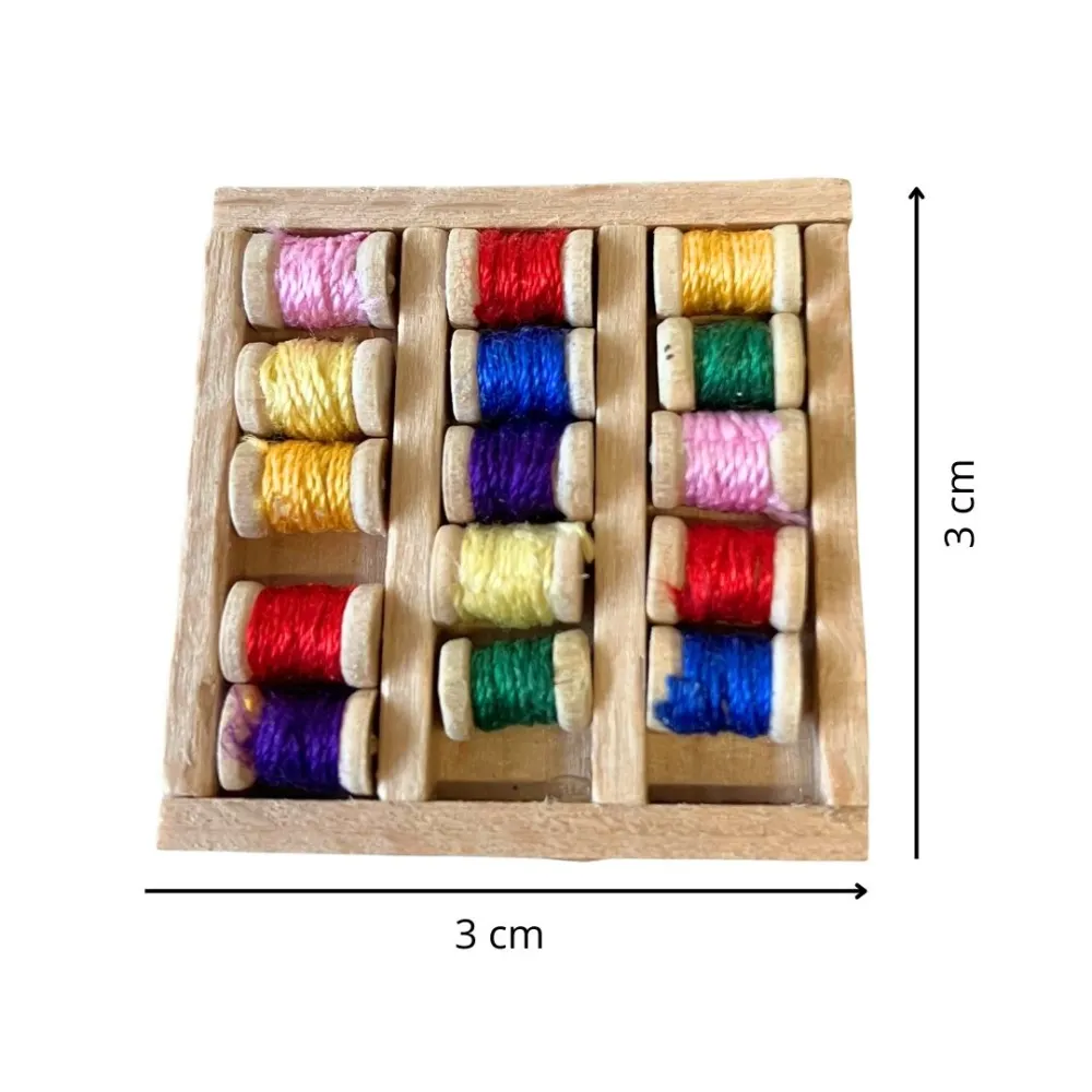 Wooden Box with Thread Spools for 10–12 cm Nativity Figures