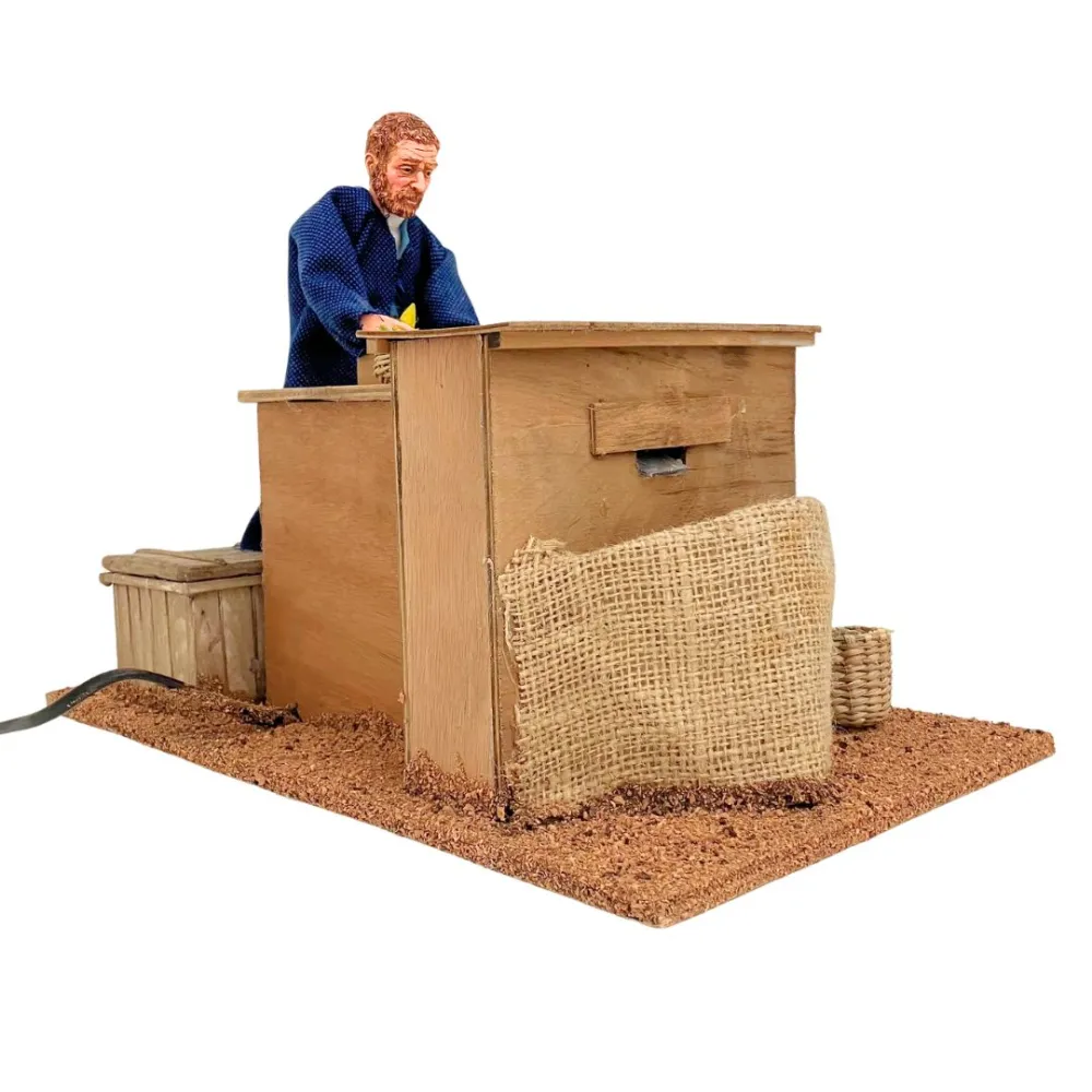 Animated Traditional Corn Sheller, 30 cm Nativity Figure