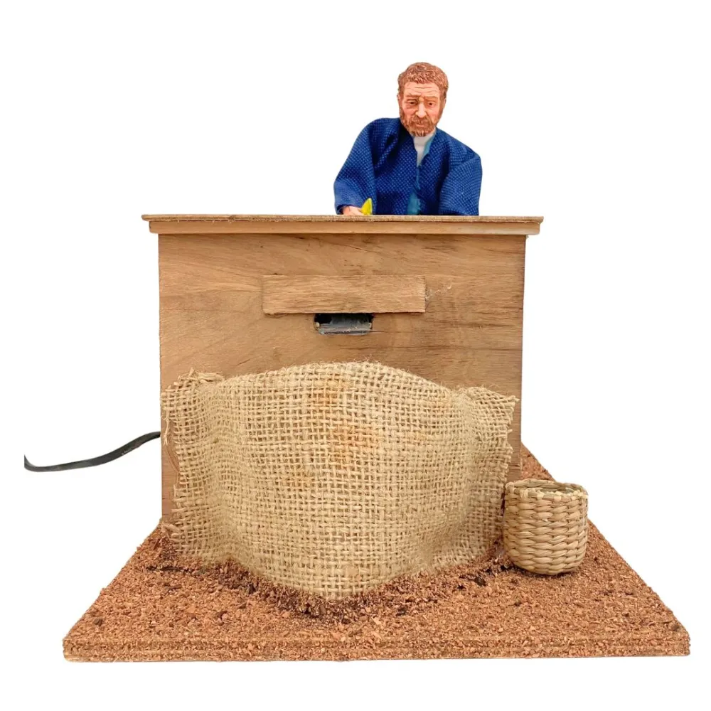 Animated Traditional Corn Sheller, 30 cm Nativity Figure