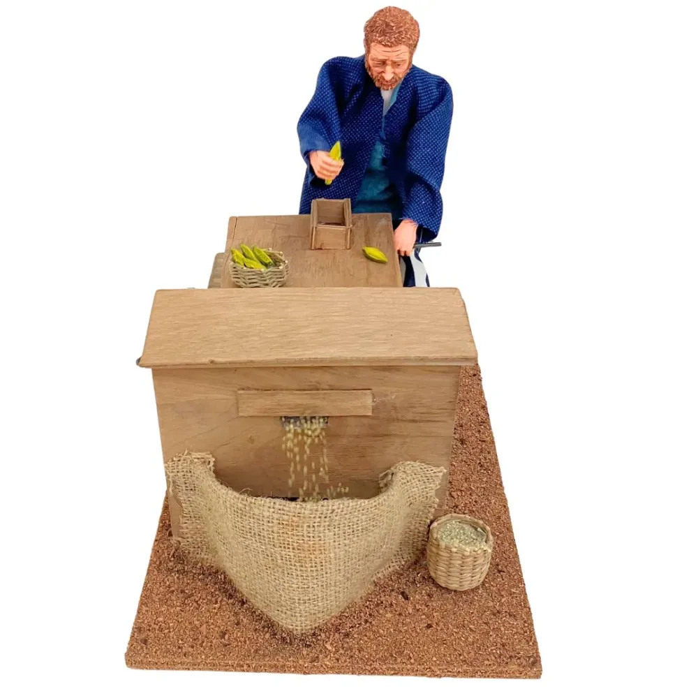 Animated Traditional Corn Sheller, 30 cm Nativity Figure