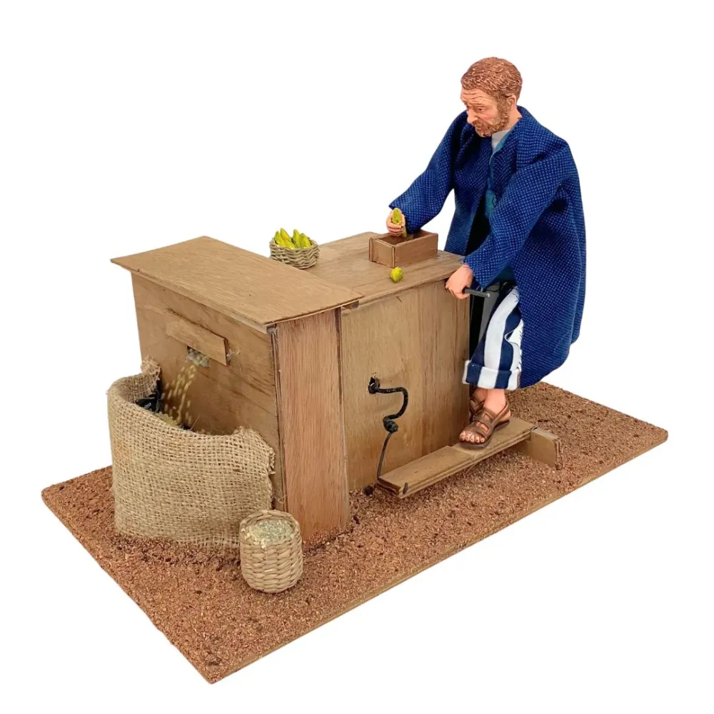 Animated Traditional Corn Sheller, 30 cm Nativity Figure