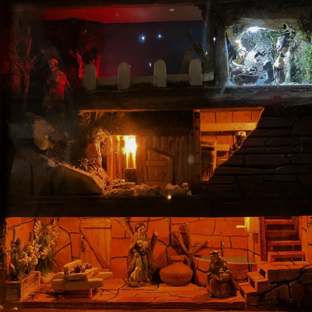 Wall-Hanging Nativity Scene in Framed Panel with 3,5 cm Nativity Figures and Manual Day-and-Night System