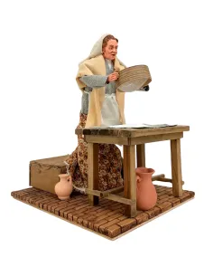 Donna che setaccia la farina popolare in movimento 30 cm 2