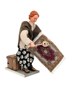 Donna che spolvera il tappeto popolare in movimento 30 cm