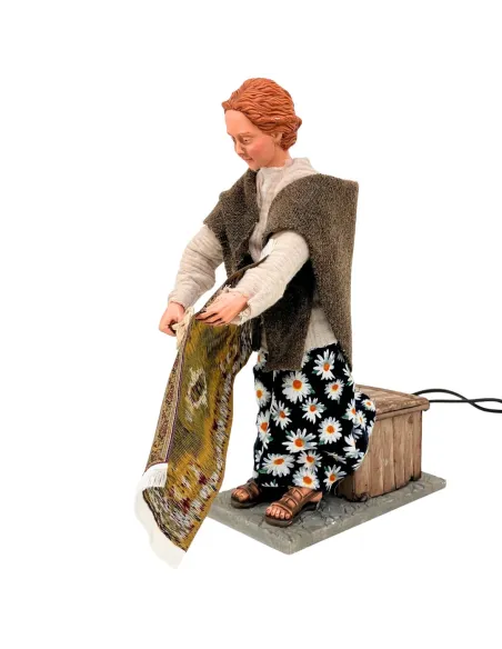 Donna che spolvera il tappeto popolare in movimento 30 cm