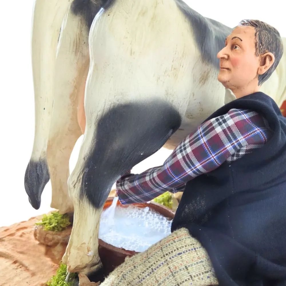 Animated Traditional Milker with Spotted Cow - 30 cm