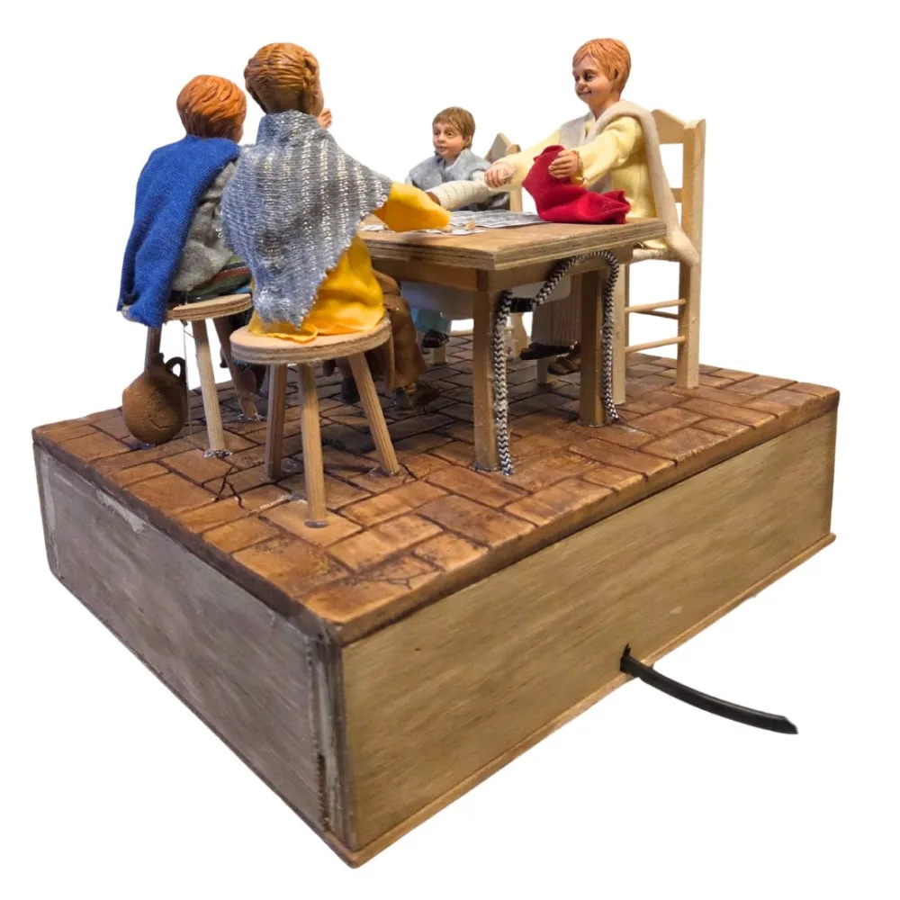 Animated Children Playing Tombola with Sound for 30 cm Nativity Figures