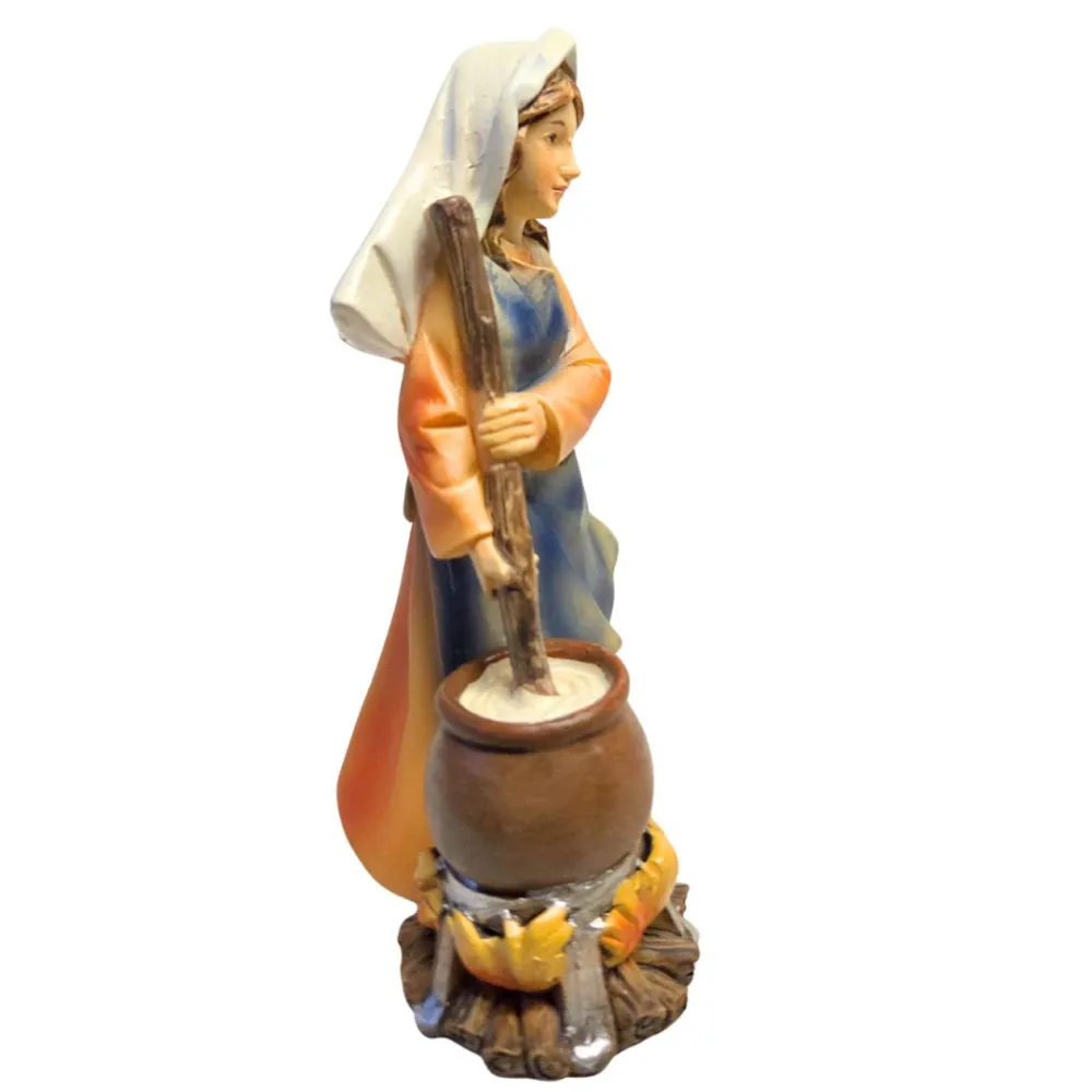 Woman Stirring Polenta – 10 cm