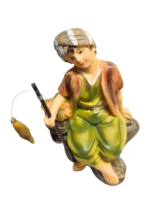 Giovane pescatore seduto serie 10 cm 2