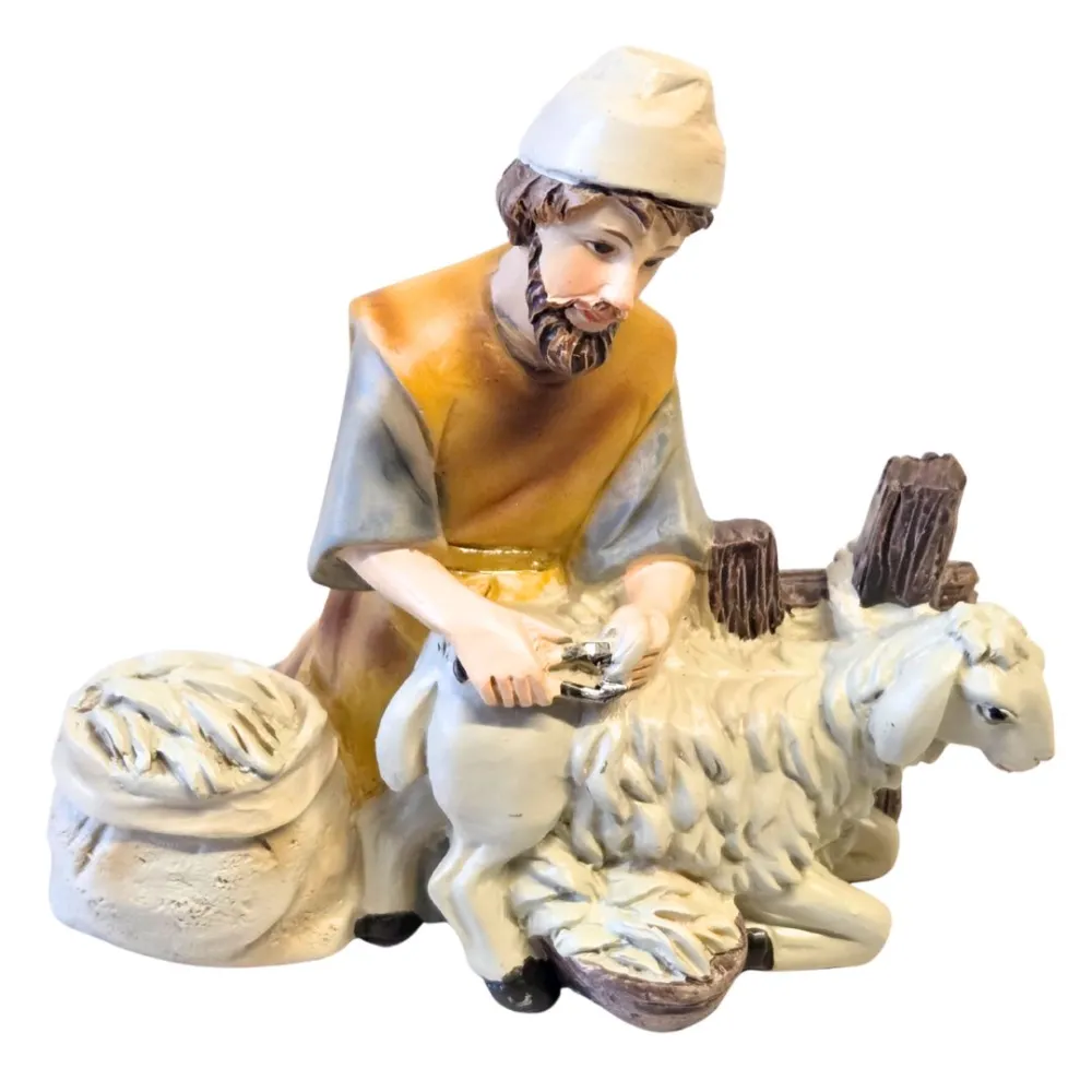 Kneeling Sheep Shearer – 12 cm series