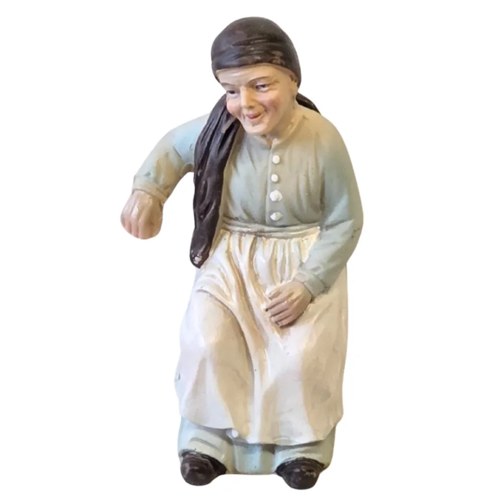 Anziana seduta serie 10 cm