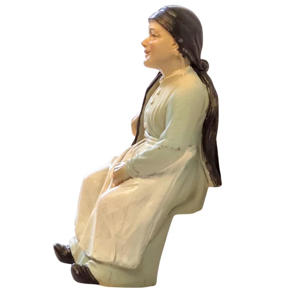 Seated elderly woman - 10 cm series