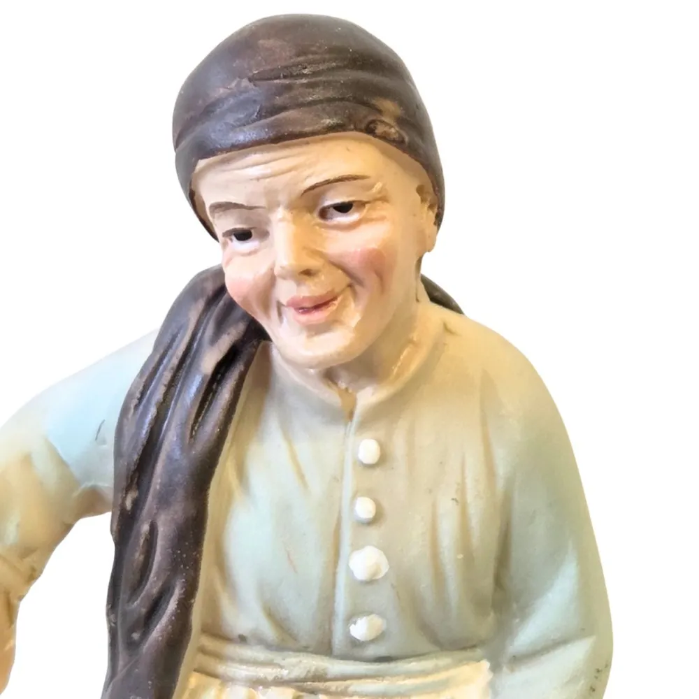 Anziana seduta serie 10 cm