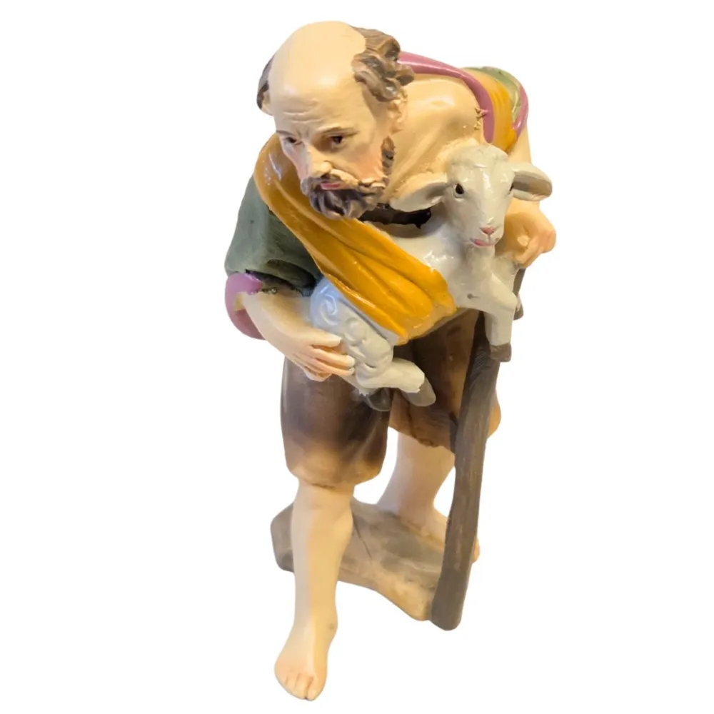 Shepherd with lamb - 10 cm series