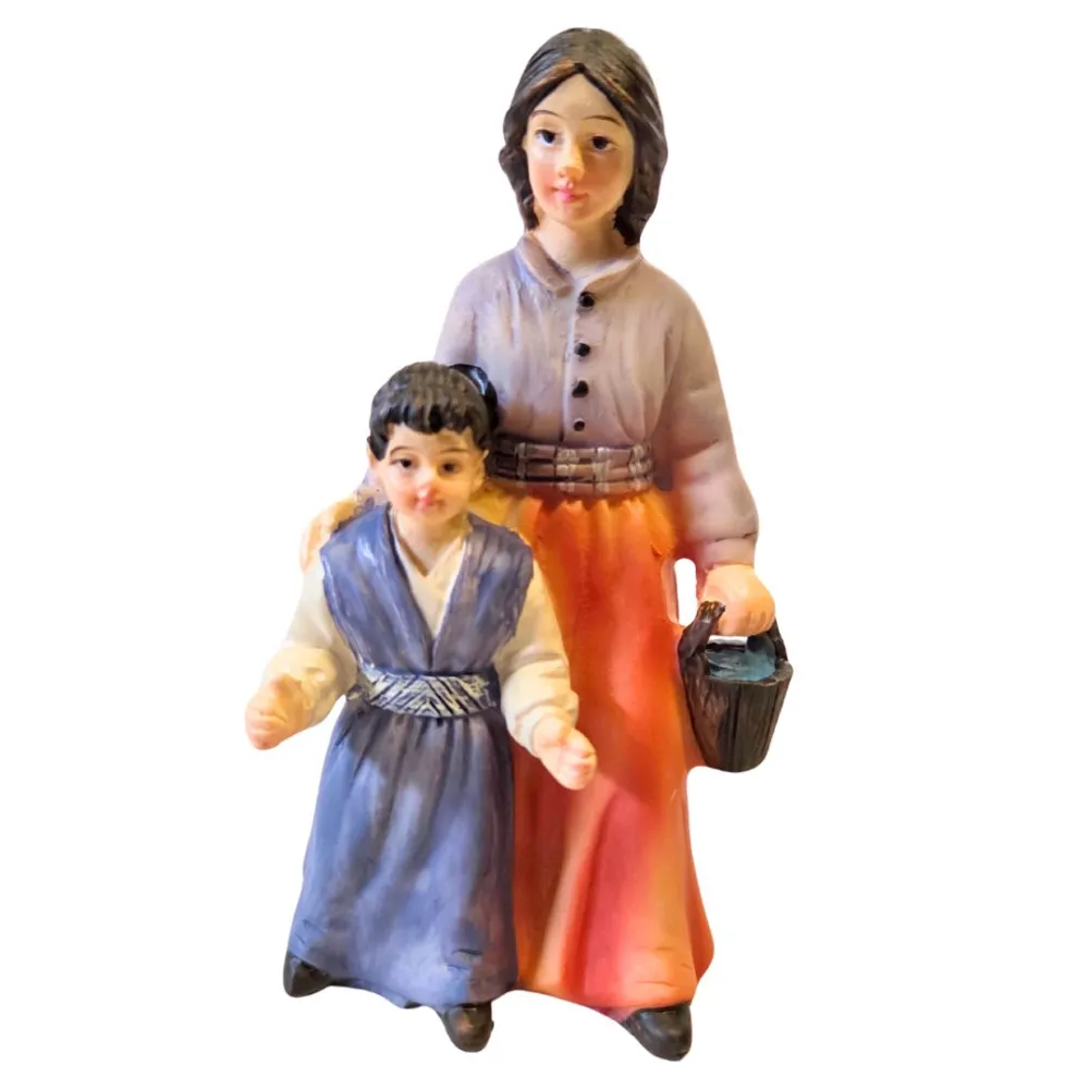 Woman with little girl - 10 cm