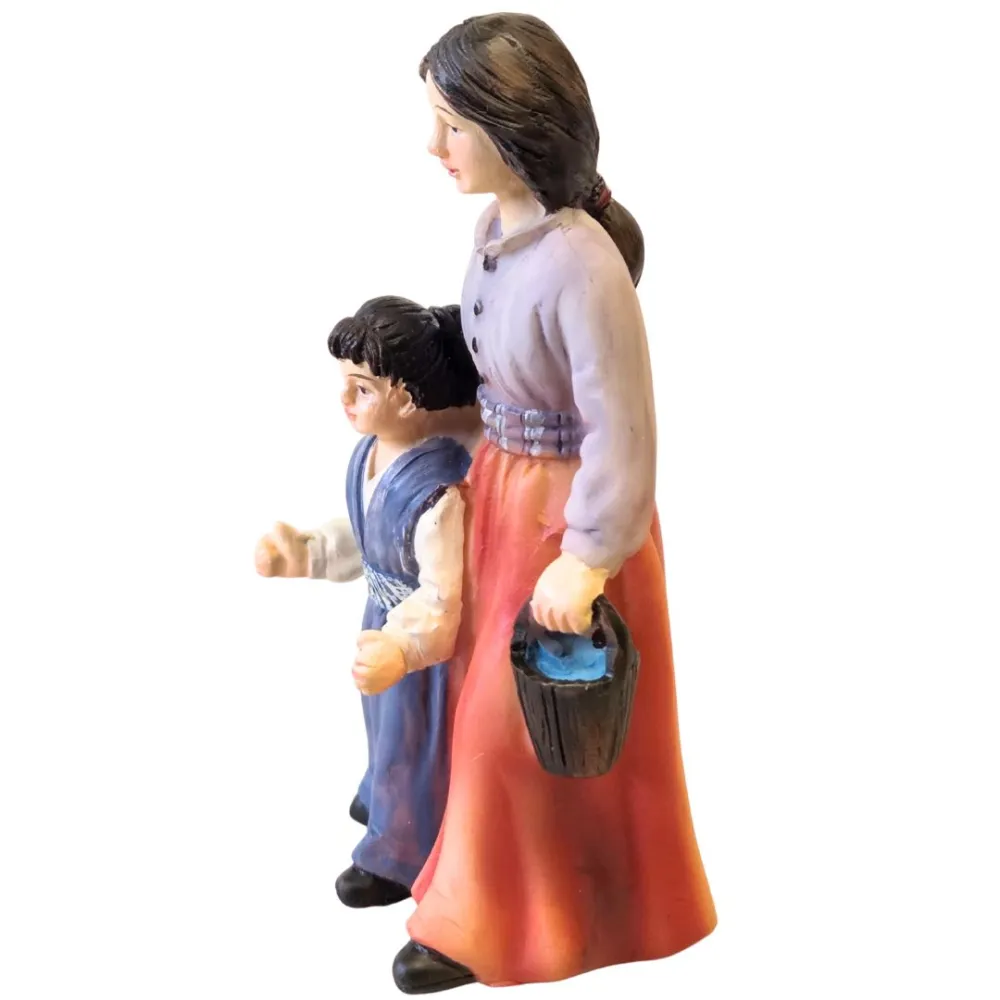 Woman with little girl - 10 cm