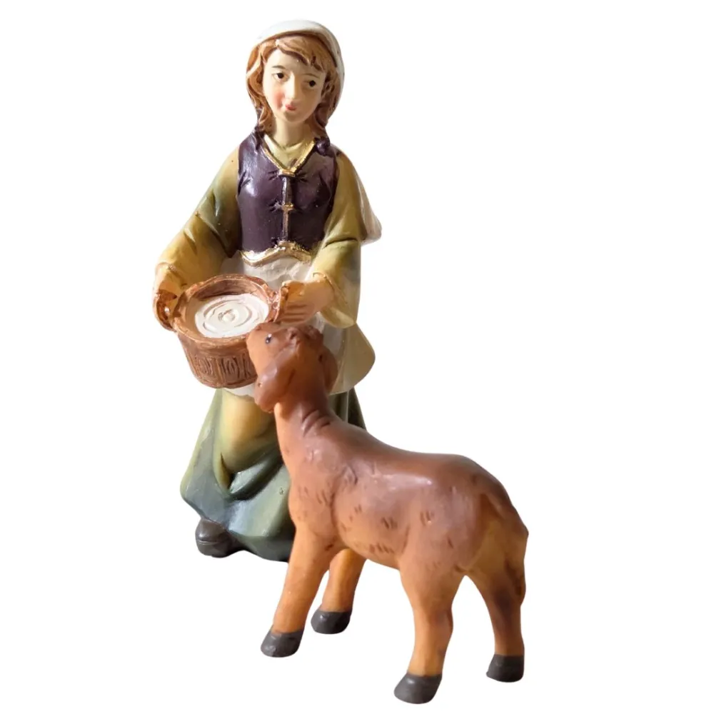 Woman with milk and calf – 8 cm