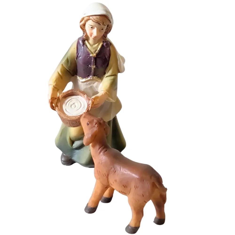 Woman with milk and calf – 8 cm
