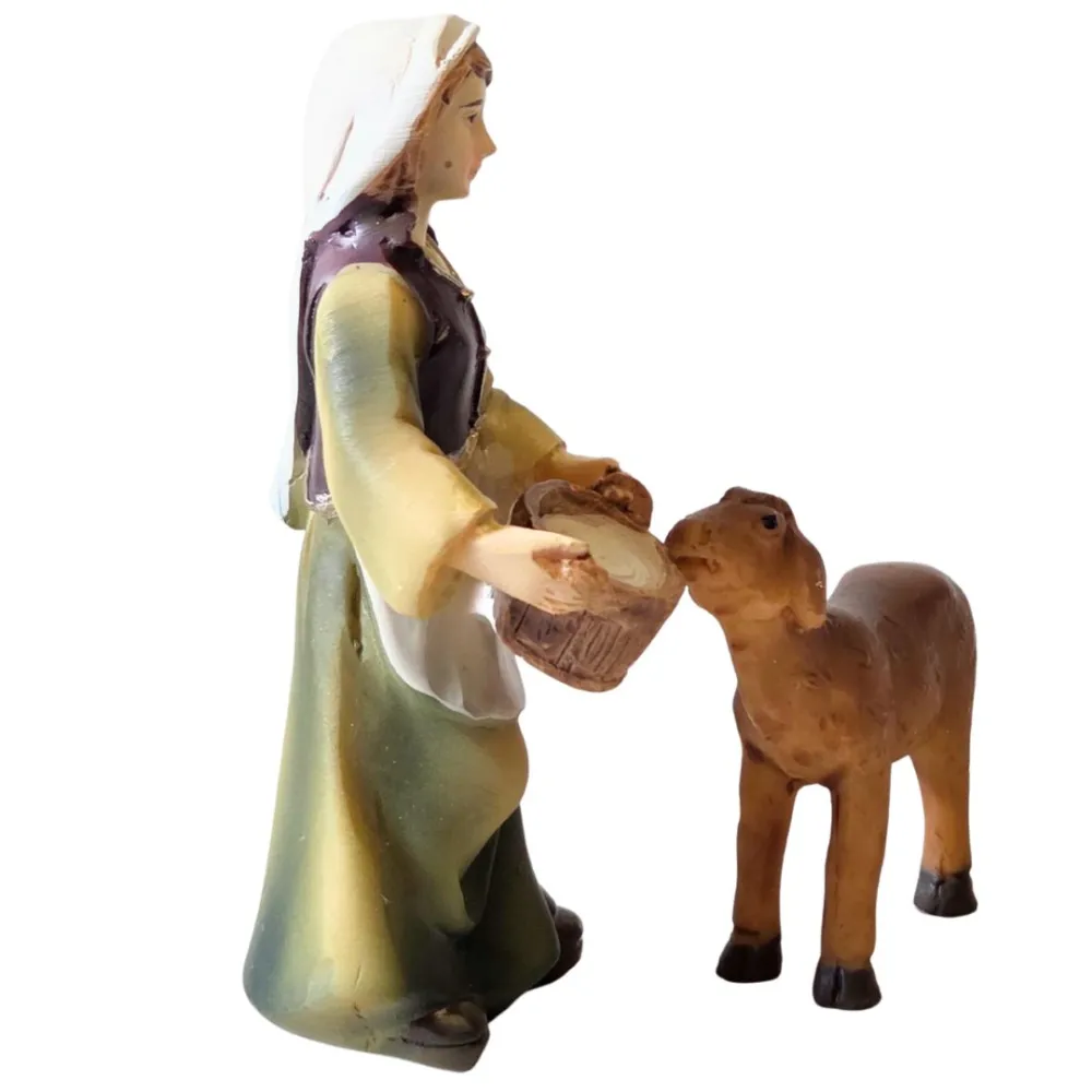 Woman with milk and calf – 8 cm