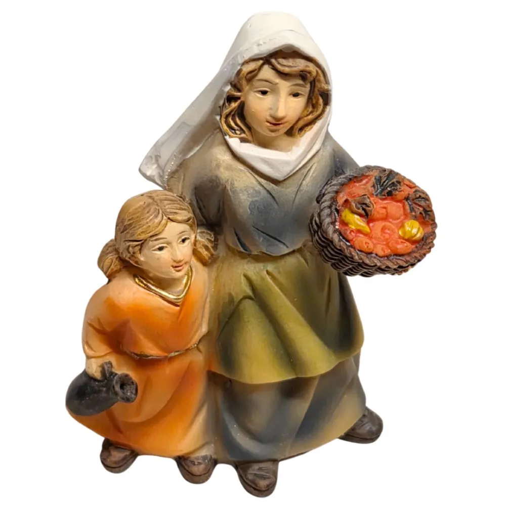 Woman with fruit basket and little girl – 8 cm
