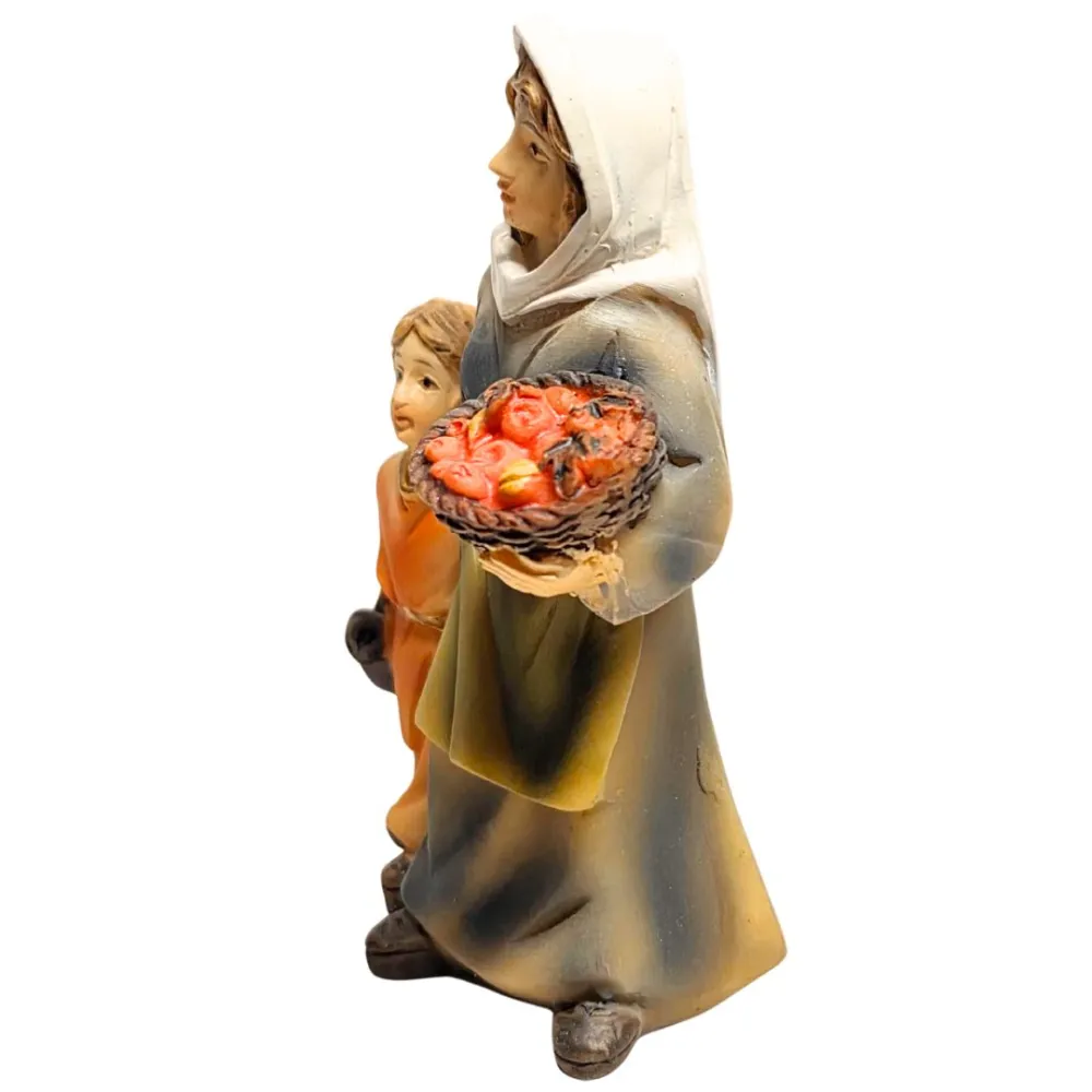 Woman with fruit basket and little girl – 8 cm