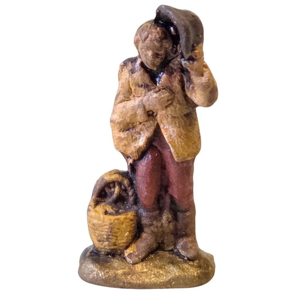 Terracotta shepherd paying homage – 3 cm