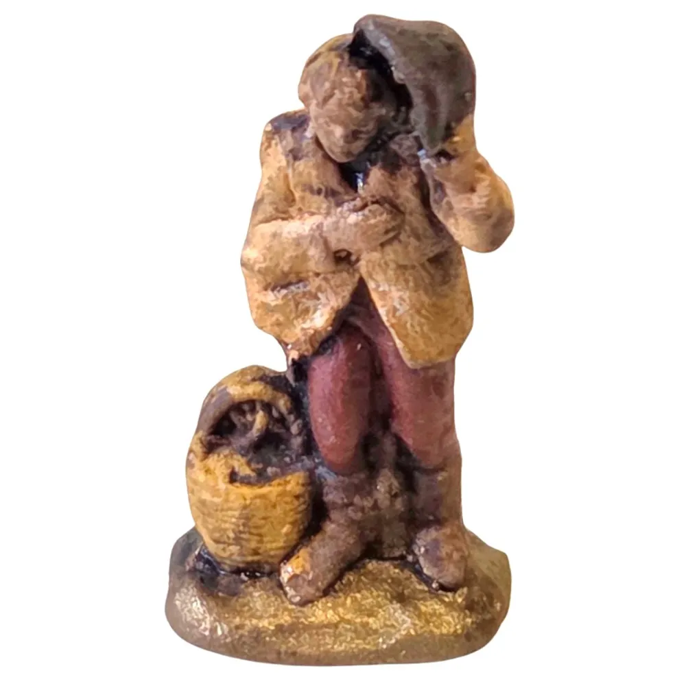 Terracotta shepherd paying homage – 3 cm