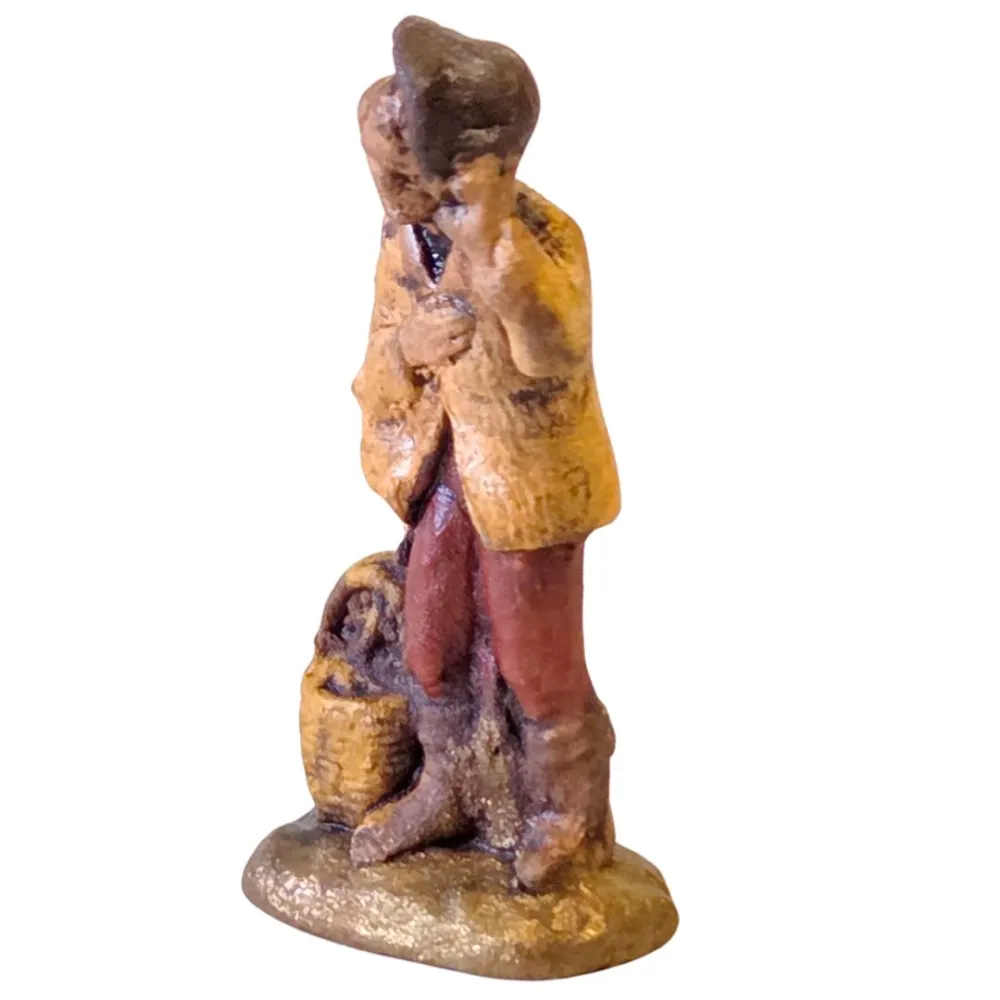 Terracotta shepherd paying homage – 3 cm