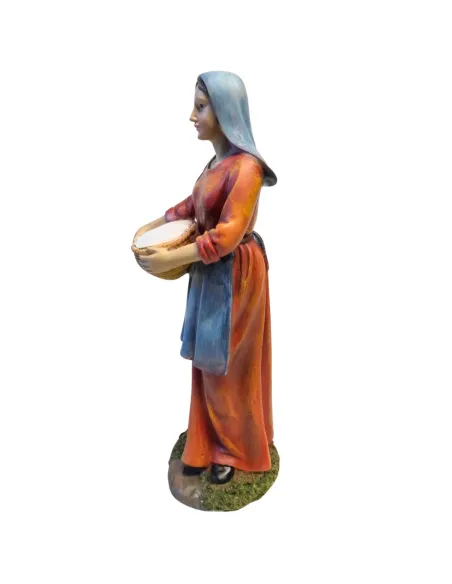 Resin woman with basket – 30 cm