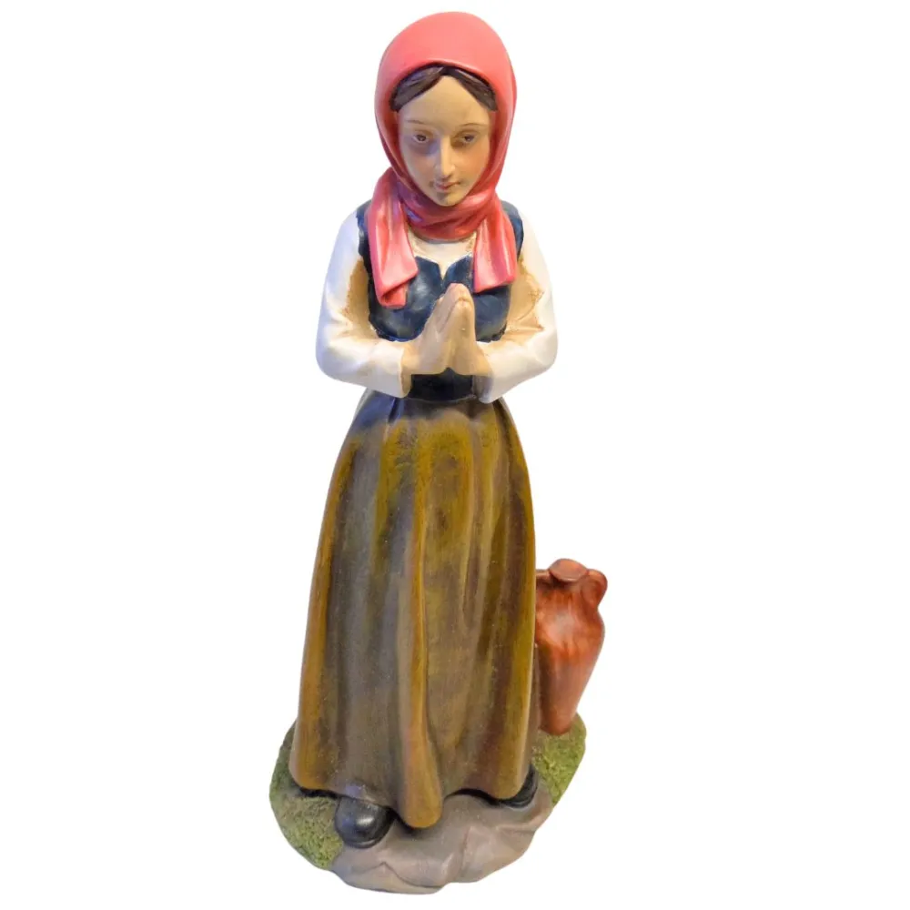 Resin woman paying homage – 30 cm