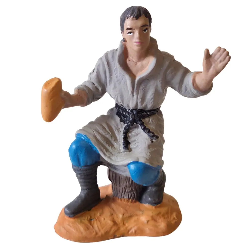 Oliver figure paying homage – 8 cm
