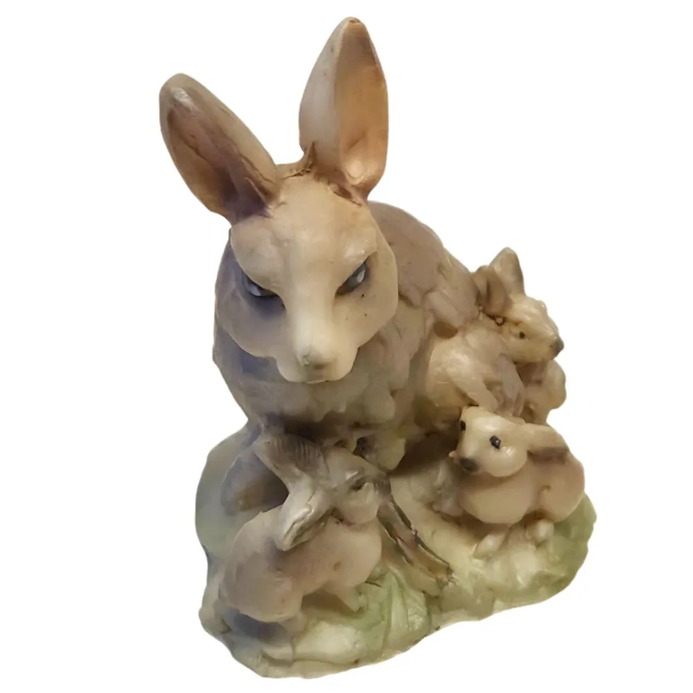 Coniglio con cuccioli in resina per statue da 30 cm