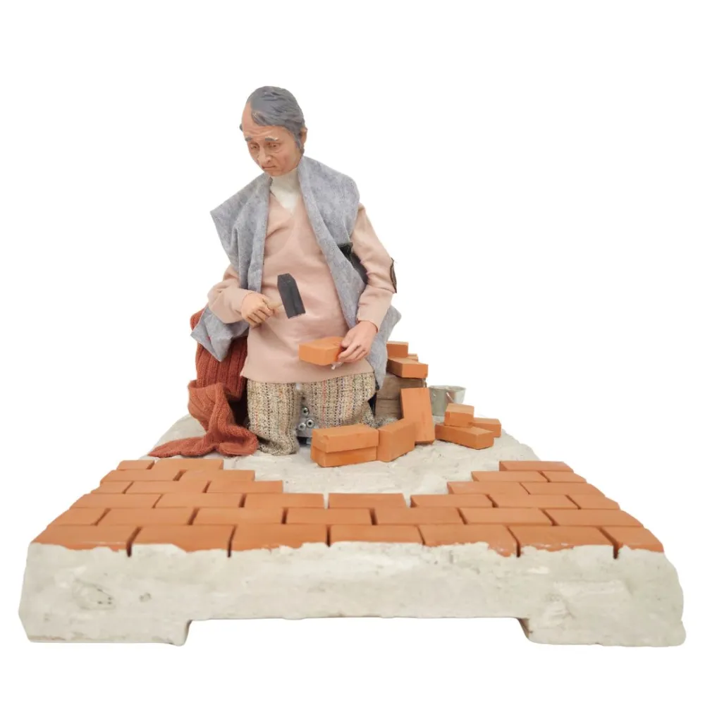 Animated Traditional Mason - 30 cm