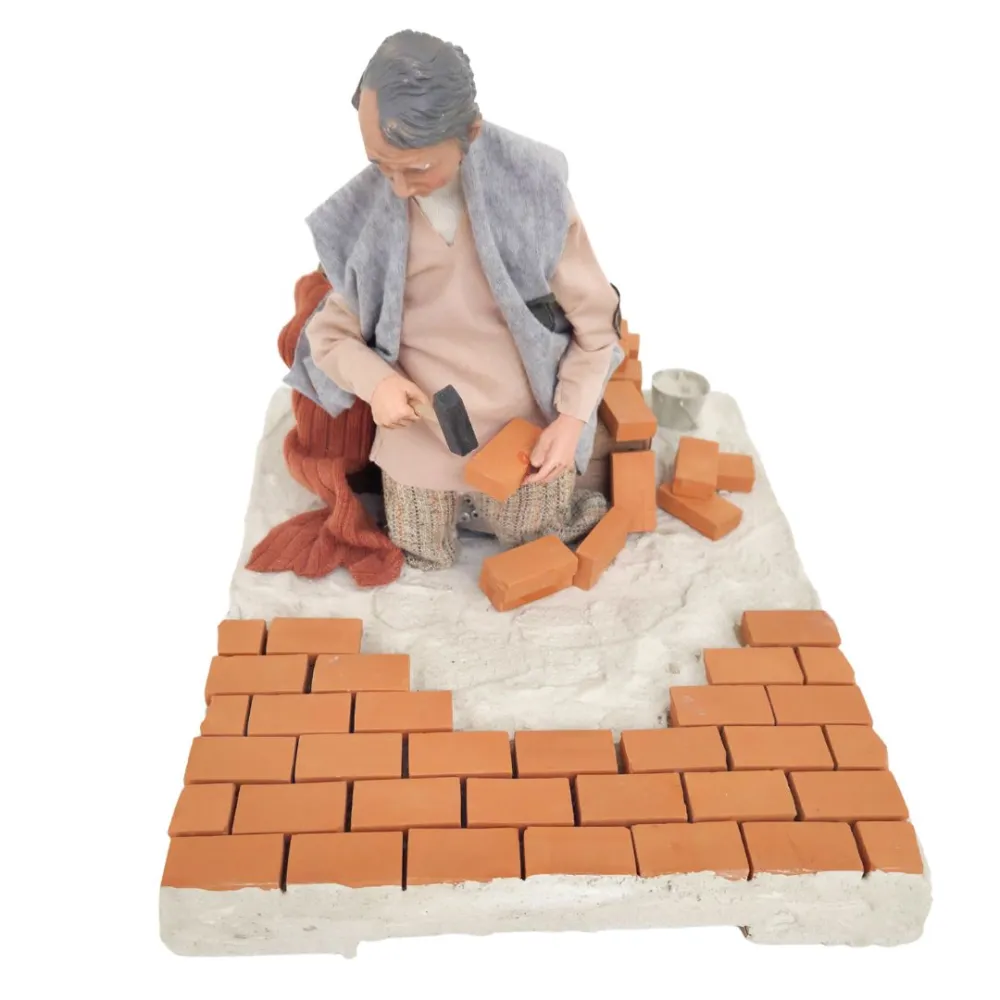 Animated Traditional Mason - 30 cm