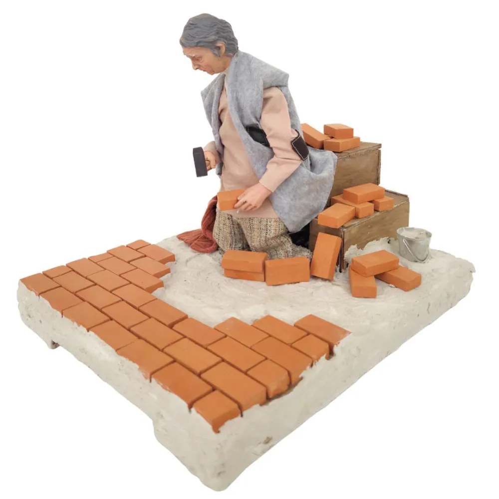 Animated Traditional Mason - 30 cm