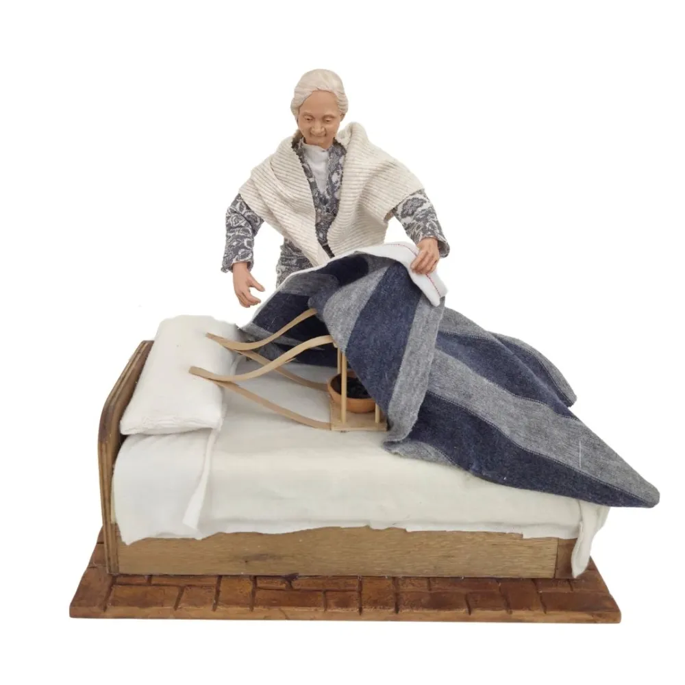 Animated Elderly Woman Warming a Heated Bed - 30 cm