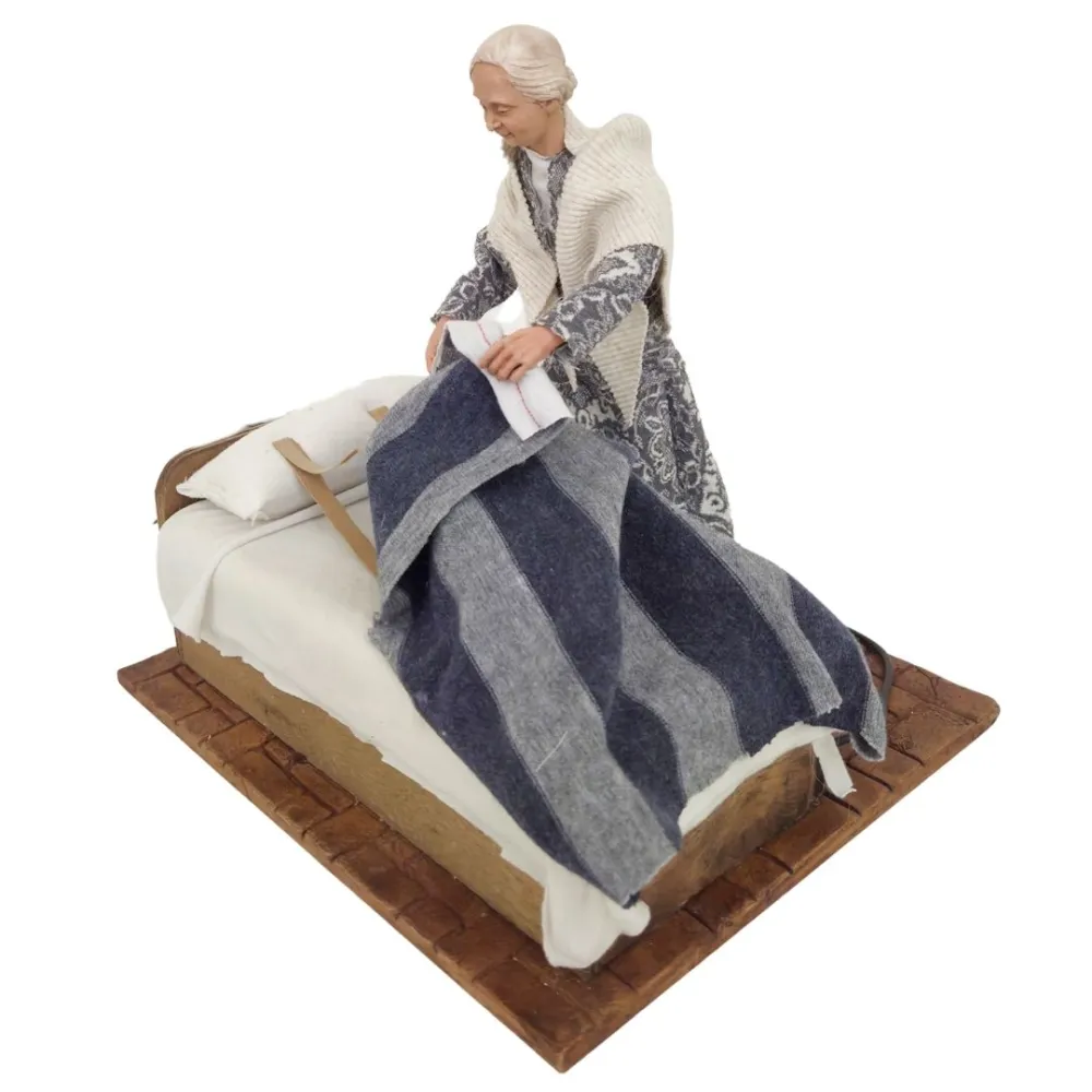 Animated Elderly Woman Warming a Heated Bed - 30 cm