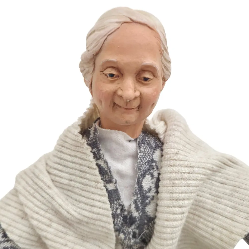 Animated Elderly Woman Warming a Heated Bed - 30 cm