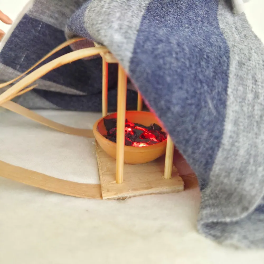 Animated Elderly Woman Warming a Heated Bed - 30 cm