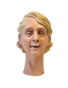 Volto donna bionda con capelli corti per 30 cm